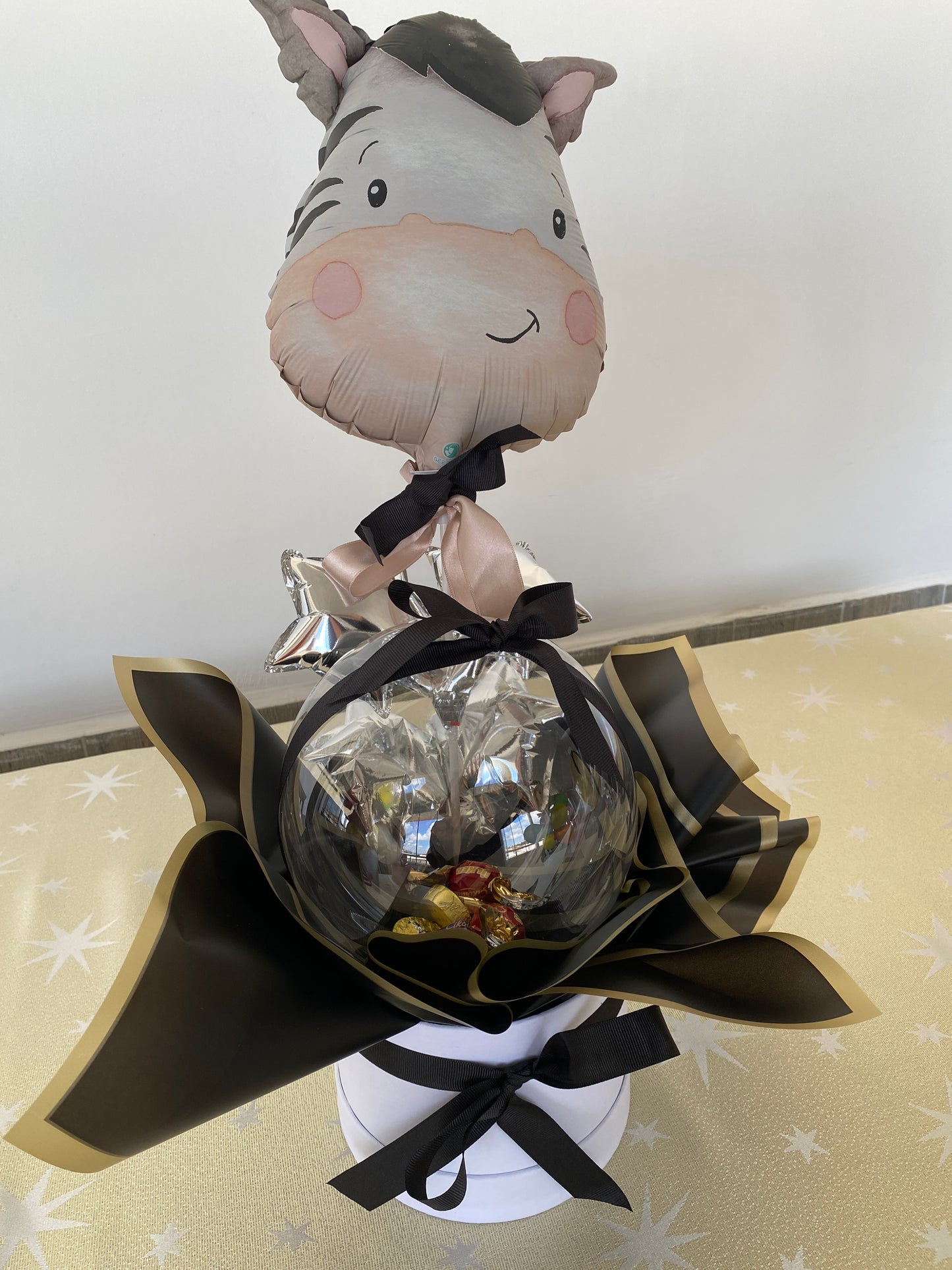 Kişiye Özel Mesajlı Hediye Balon – Zebra Figürlü Çikolata Doldurulmuş Yenidoğan Hediyesi, Siyah & Beyaz & Çocuklar için Doğum Günü Hediyesi & Çikolata Dolu