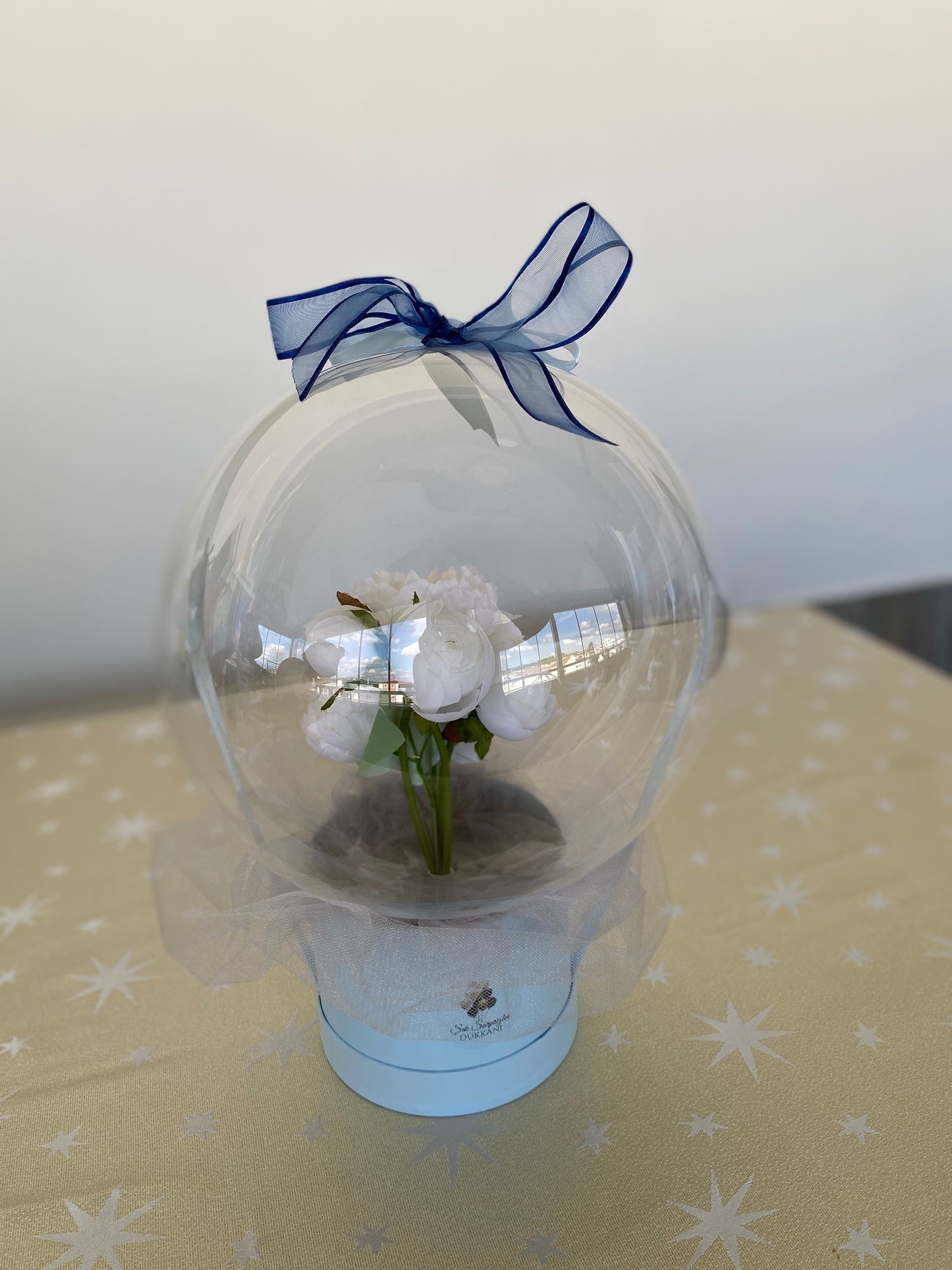 Kişiye Özel Mesajlı Hediye Balon – Şakayık Çiçek Aranjmanlı, Mavi & beyaz & Sevgiliye Lüks Hediye
