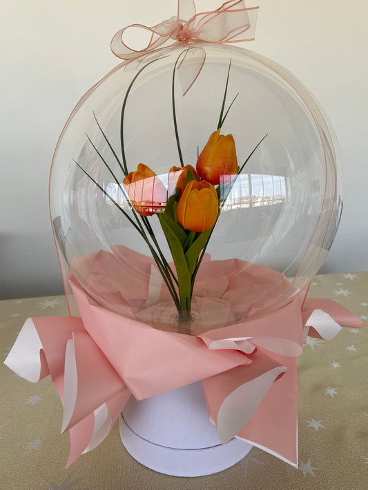 Kişiye Özel Mesajlı Hediye Balon – Turuncu Lale Çiçek Aranjmanlı, Özel Süslemeli Lüks Hediye & Limited Edition