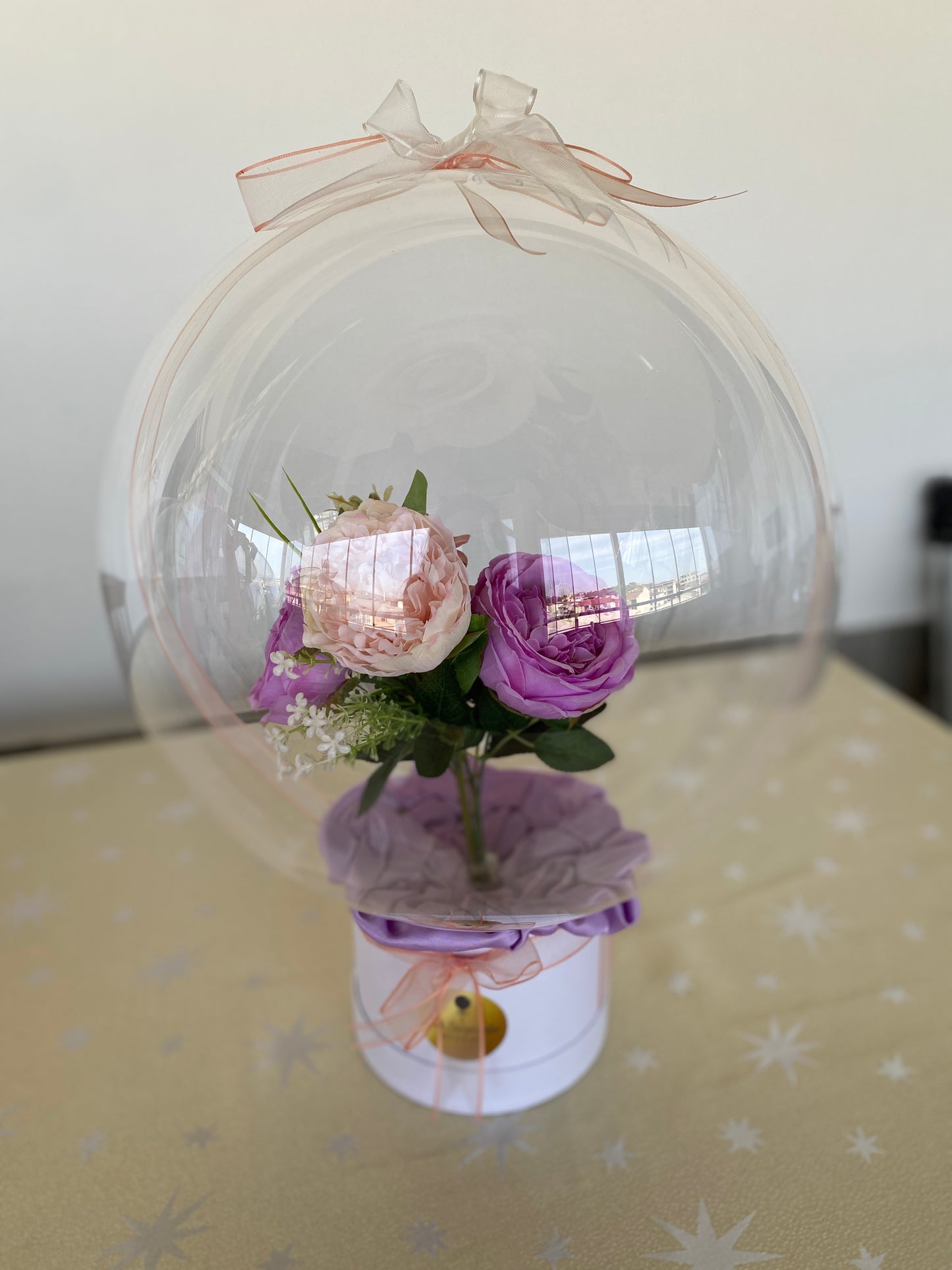 Kişiye Özel Mesajlı Hediye Balon – Şakayık Çiçek Aranjmanlı, Lila & Mor & Toz Pembe Özel Tasarım Süslemeli Lüks Hediye & Limited Edition