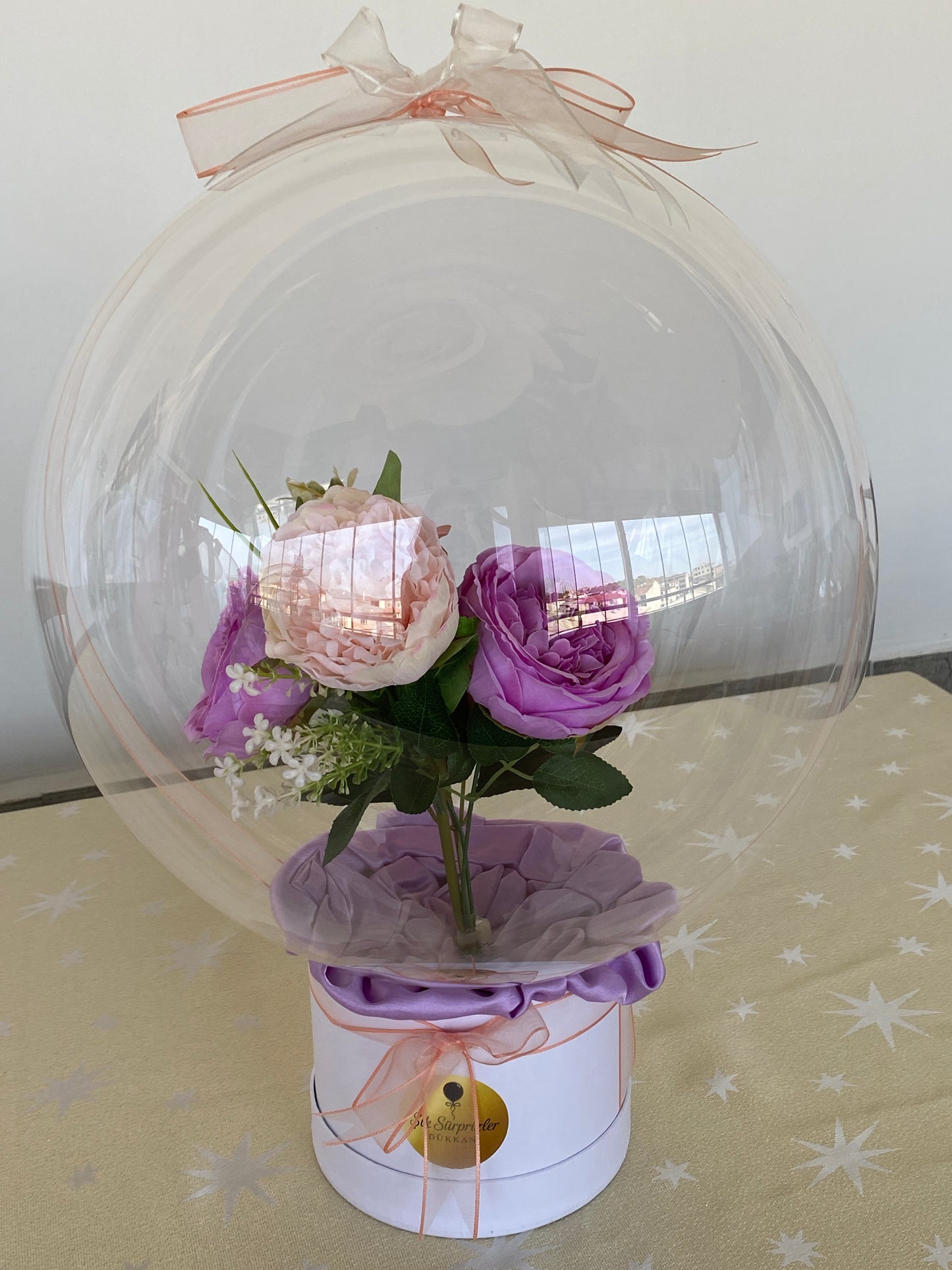 Kişiye Özel Mesajlı Hediye Balon – Şakayık Çiçek Aranjmanlı, Lila & Mor & Toz Pembe Özel Tasarım Süslemeli Lüks Hediye & Limited Edition
