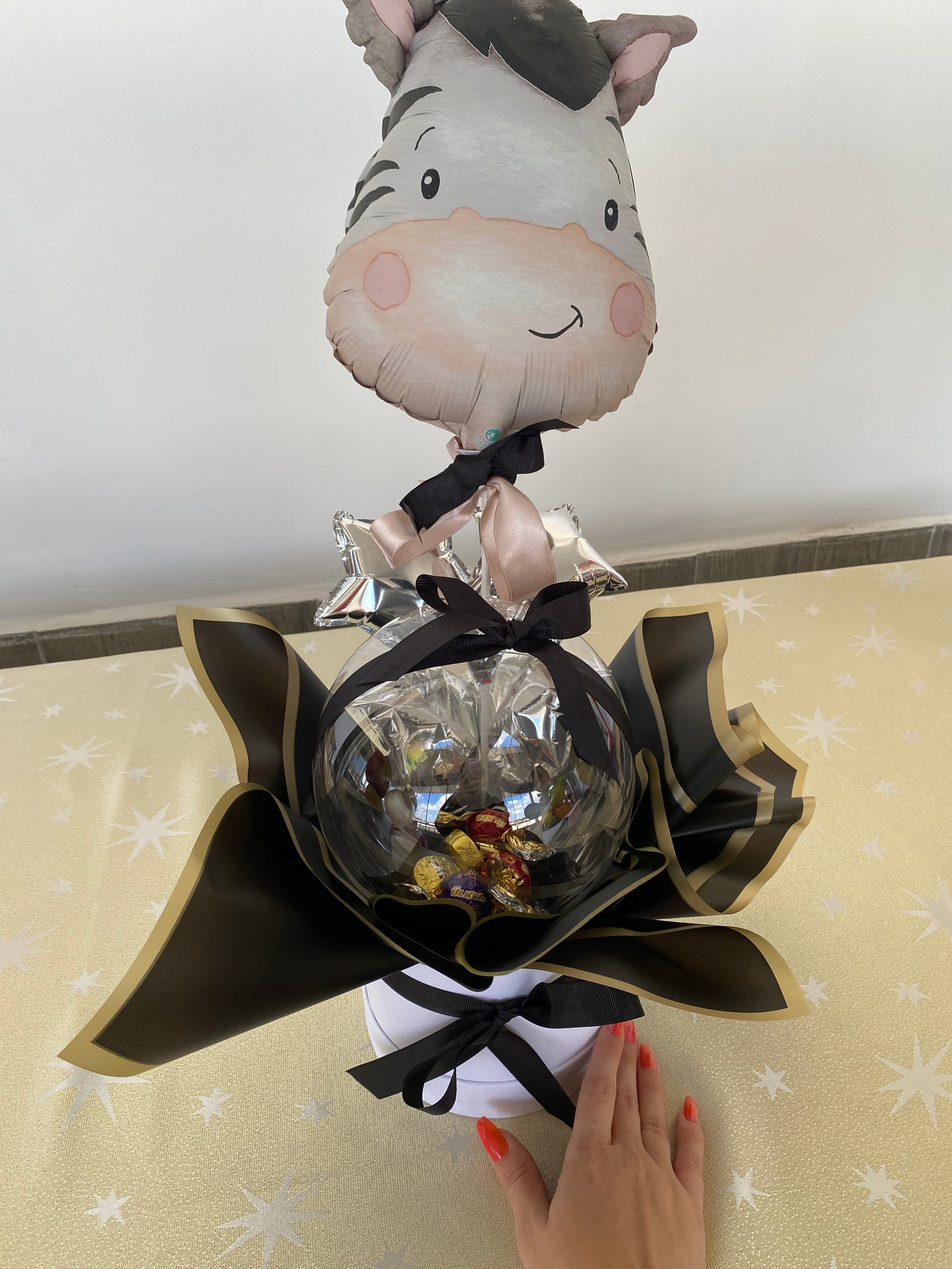 Kişiye Özel Mesajlı Hediye Balon – Zebra Figürlü Çikolata Doldurulmuş Yenidoğan Hediyesi, Siyah & Beyaz & Çocuklar için Doğum Günü Hediyesi & Çikolata Dolu