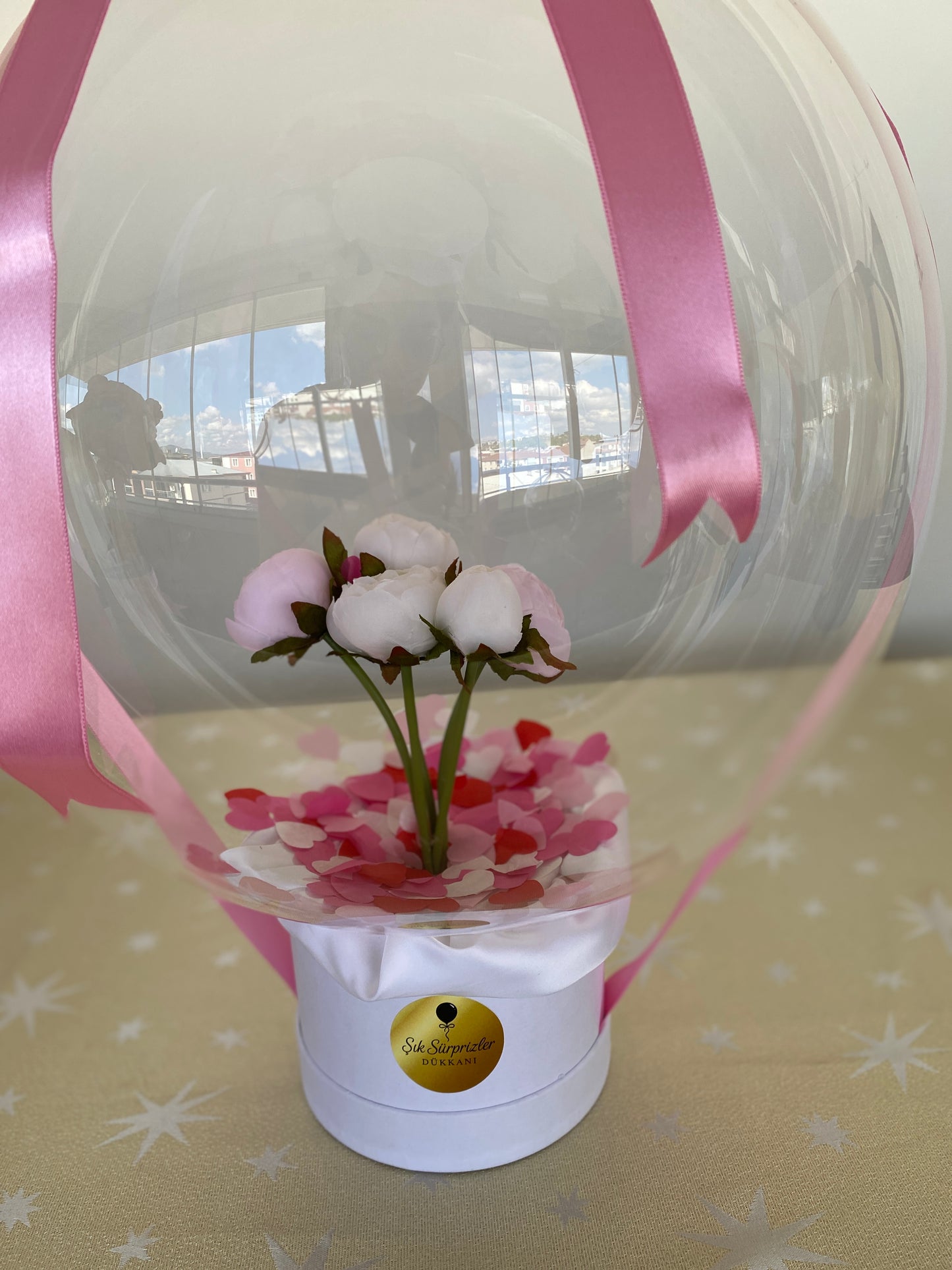 Kişiye Özel Mesajlı Hediye Balon – Şakayık Çiçek Aranjmanlı, Pembe & beyaz & Sevgiliye Lüks Hediye