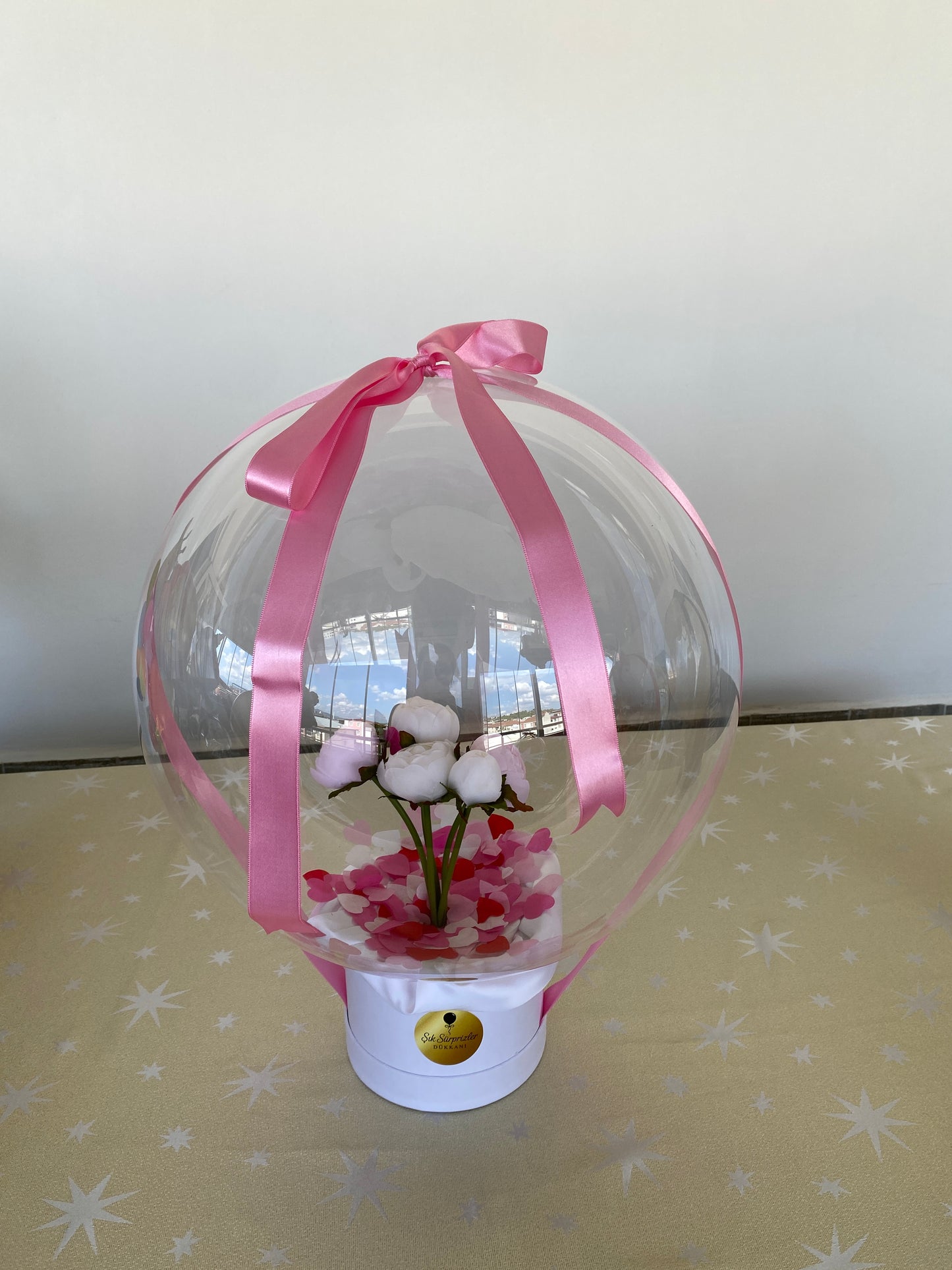 Kişiye Özel Mesajlı Hediye Balon – Şakayık Çiçek Aranjmanlı, Pembe & beyaz & Sevgiliye Lüks Hediye