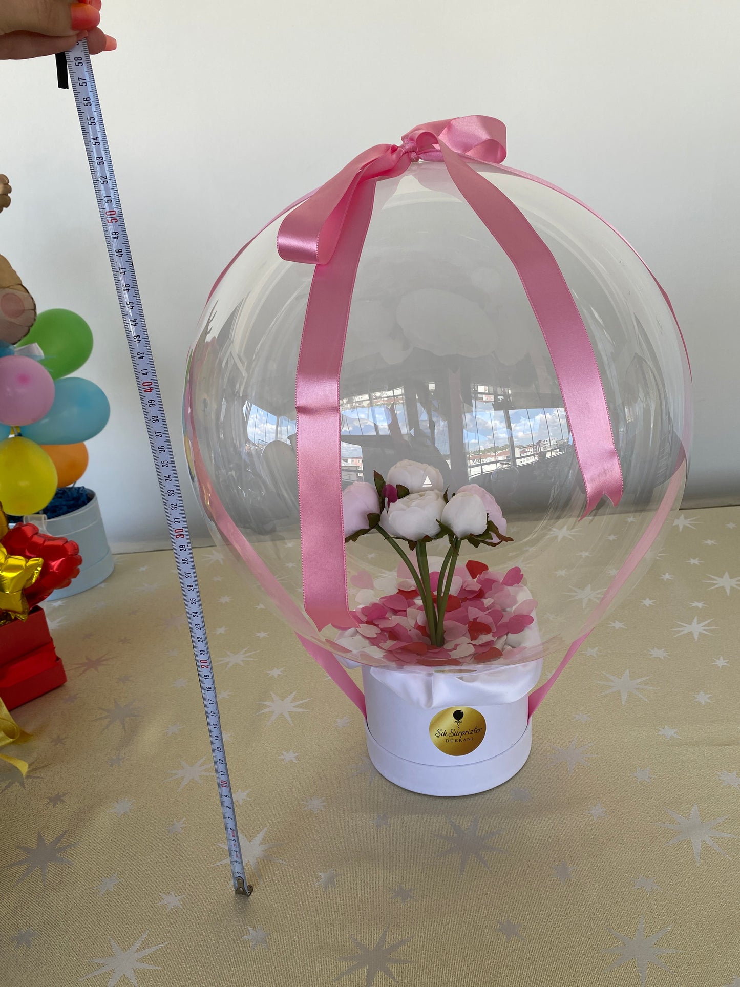 Kişiye Özel Mesajlı Hediye Balon – Şakayık Çiçek Aranjmanlı, Pembe & beyaz & Sevgiliye Lüks Hediye