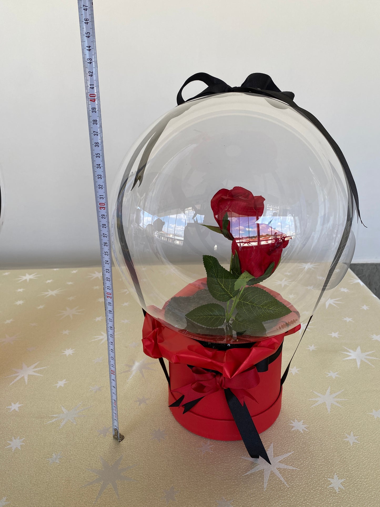Kişiye Özel Mesajlı Hediye Balon – Çift gül & kırmızı & siyah süslemeli Lüks Hediye